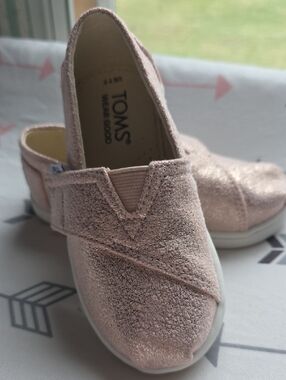 Toms Girls Shimmery Rose Slip-On Sneakers